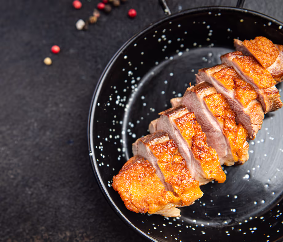 Magret de canard tranché, saisi à la poêle
